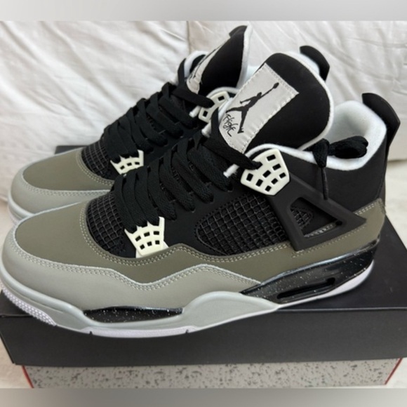 NEW!! 🔥🔥🔥Jordan 4 retro Black Grey and White Sneakers. - Picture 9 of 10